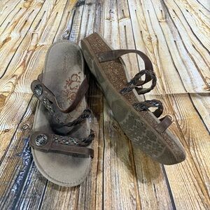Aetrex Brown and Black Braided Sandals Womens Size 10